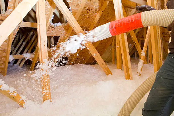 sprayfoamvsblowninsulation (1)